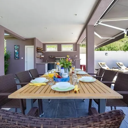 Nava Villa