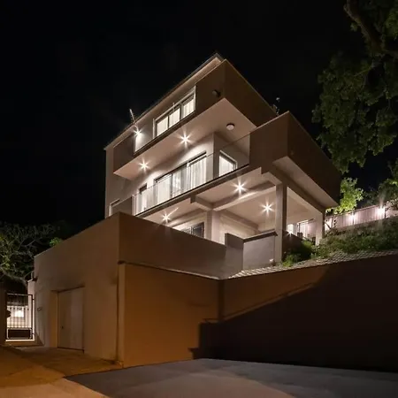 Villa Nava Zrnovnica