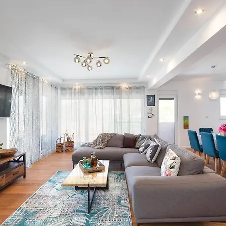 Nava Villa Zrnovnica